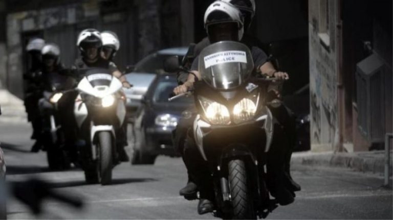 Συμμορία 10 ανηλίκων επιτέθηκε σε παρέα τεσσάρων παιδιών κοντά στο δημοτικό γήπεδο Χαλικάκι στην Ηλιούπολη.
