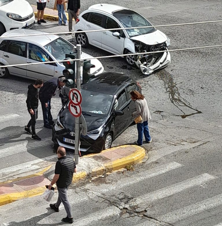 Νέο Ατύχημα στην Επικίνδυνη Διασταύρωση των λεωφόρων Πεντάρη & Ηρώων Πολυτεχνείου.