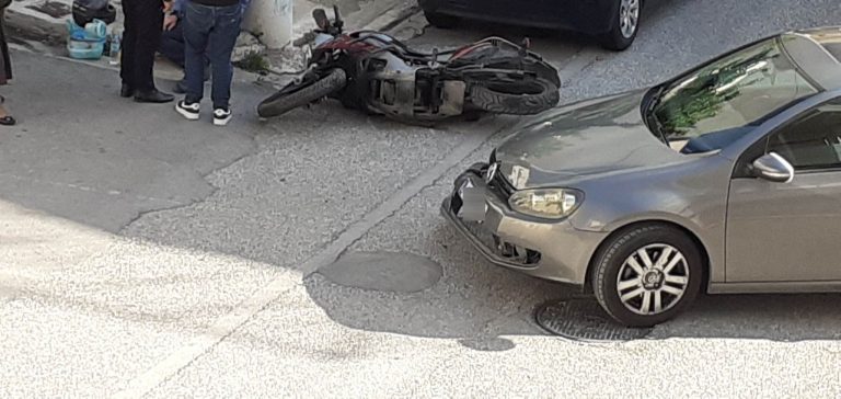 Τροχαίο ατύχημα μεταξύ μηχανής μεγάλου κυβισμού και αυτοκινήτου στην περιοχή της Αγίας Μαρίνας