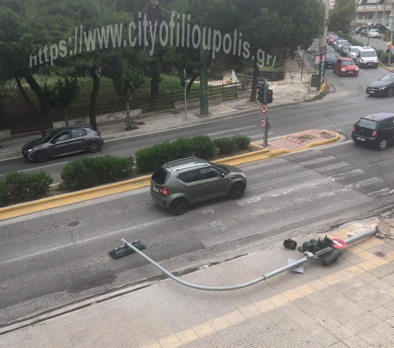 Έπεσε το φανάρι στην Κατεχάκη
